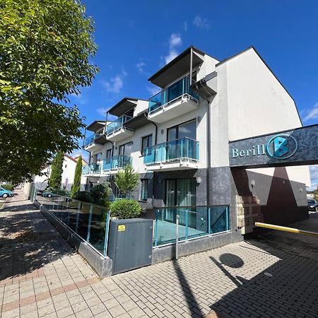 Berill Crystal Apartman Sárvár Eksteriør bilde