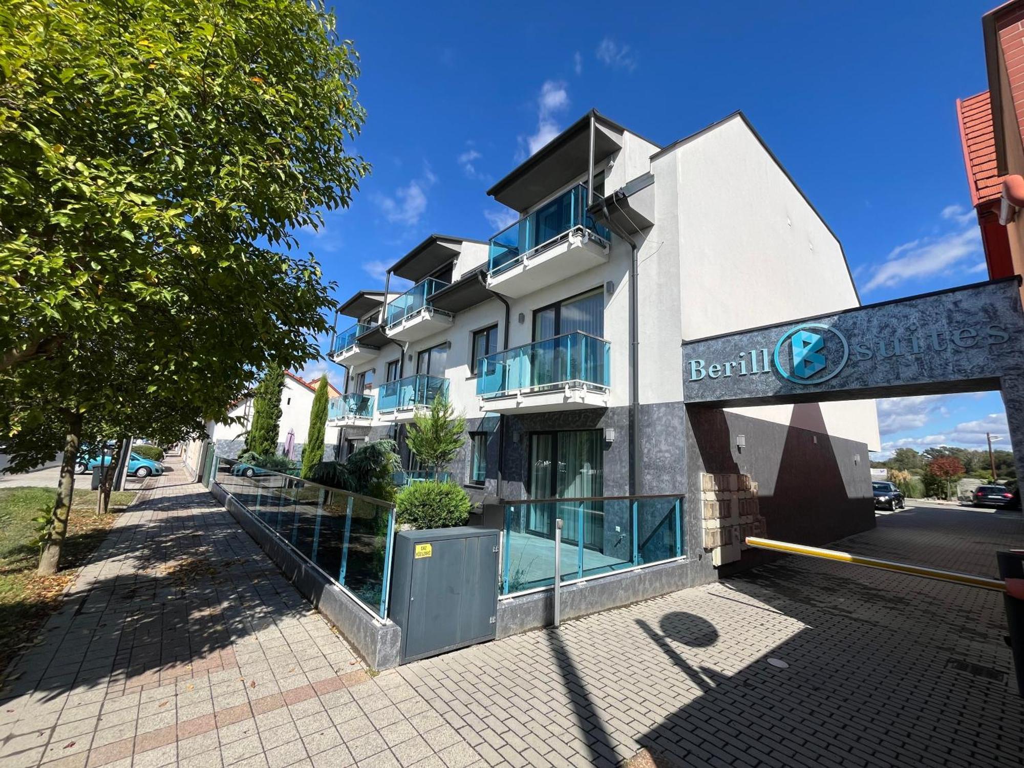 Berill Crystal Apartman Sárvár Eksteriør bilde